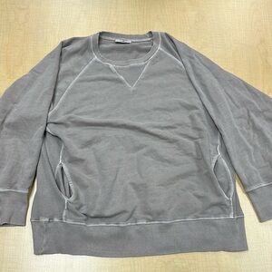 Sweatshirt with pockets